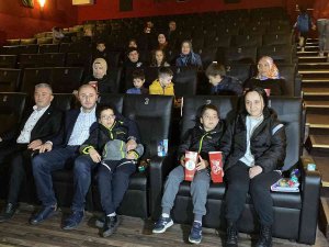 15 Yetim Çocuk Sinemayla Tanıştı