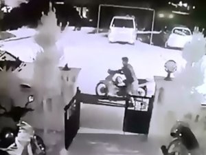 Hırsızdan Çağrıya Cevap Gelmedi Ama Polis O Motosikleti Geri Getirdi