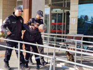 Çantayla Vurup Motosikleti Devirerek 2 Kişiyi Yaralayan Şahıs Tutuklandı