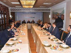 Ak Kadrolar Bir Ve Beraberce Türkiye Vizyonu Yolunda Yürüyor