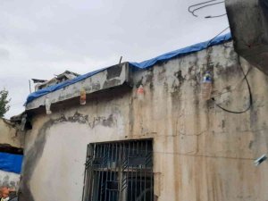 Evin İç Sıvası Yağışa Dayanamadı