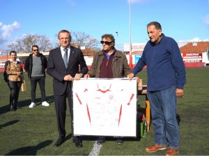 Ege’de Suyun İki Yanından Futbol Dostluğu