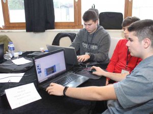 Lise Öğrencileri Türkiye’de İlk Olan Girişimcilik Programı İle Proje Geliştiriyor