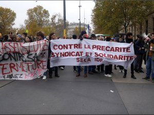 Fransa’da Öğrenci Ve Velilerden Protesto