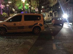 Silahlı Kavgada Mermi Yoldan Geçen Aracın Camına İsabet Etti