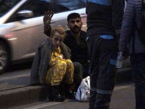 Ataşehir’de Sürücüsünün Kontrolü Kaybettiği Otomobil, Park Halindeki İki Araca Çarparak Takla Attı: 2 Yaralı