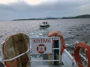Makine Arızası Yapan Tekne Kıyem Ekiplerince Kurtarıldı