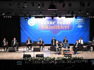 Başkan Büyükkılıç, Konser Ve Şiir Dinletisinde Şarkı Söyledi