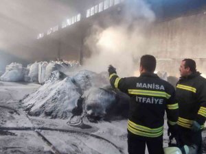 Alaşehir’de Plastik Kasa Fabrikasında Yangın