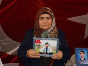 Evlat Nöbetindeki Şeker Hastası Anne: “Bu Çile Bitsin, Biz Artık Yorulduk”