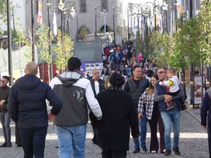Diyarbakır’ın ’İ̇stiklal Caddesi’ne Yoğun İlgi