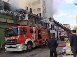 Başakşehir’deki İş Yerinde Yangın Paniği