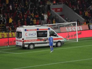 İ̇zmir Derbisinde Olaylar Çıktı