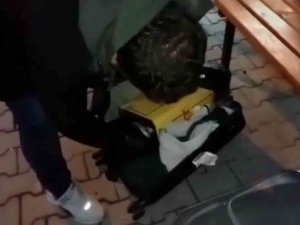 Otomobilde Yağ Tenekelerine Gizlenmiş 6 Kilo 850 Gram Esrar Ele Geçirildi: 3 Gözaltı