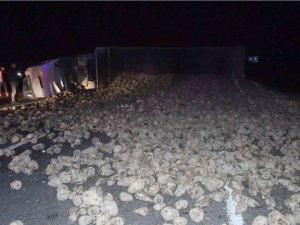 Kontrolden Çıkan Tır Karşı Şeride Geçti, Facianın Eşiğinden Dönüldü