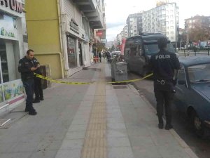 Tartıştığı Kişiyi Sokak Ortasında Silahla Vurdu