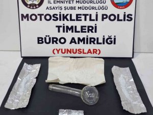 Yunus Timleri Bir Kişinin Üzerinde Uyuşturucu Ele Geçirdi
