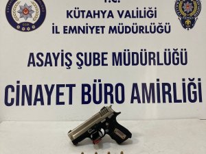 Bir Kişinin Üzerinde Ruhsatsız Tabanca Ele Geçirildi