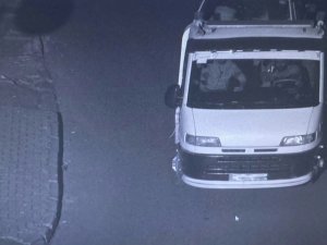 Tamircideki Otomobili Çekiciyle Çaldılar