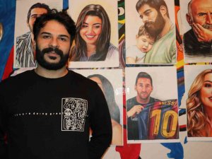 Vanlı Ressam Çizdiği Resimleri Yurt Dışına Satıyor