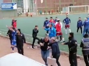 Bursa’da Amatör Maçta Bir Polis İle Bir Futbolcu Yaralandı