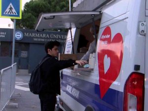 Kartal’da Üniversite Öğrencilerine Sıcak Çorba İkramı