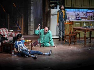 Bursalı Tiyatroseverler İki Kız Kardeşin Etkileyici Hikayesine Tanıklık Edecek