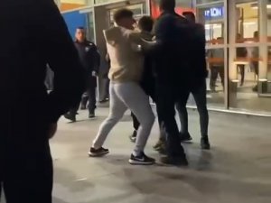 Avm’de Kavga Anları Kameraya Yansıdı