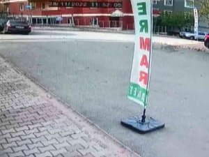 Ümraniye’de Bina Bahçesine Uçan Otomobil Daireye Çarptı: 3 Yaralı