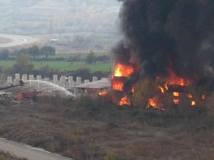Kimyasal Fabrikasından Yükselen Dumanlar Gökyüzünü Kapladı