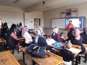 Altıntaş Zafer İ̇lkokulunda “Aile Okulu” Projesi