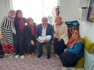Hisarcık’ta Yeni Doğan Bebeklerin İlk Hediyesi Belediyeden