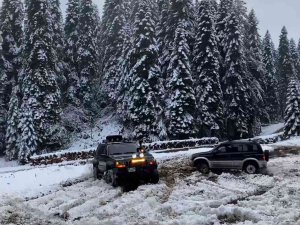 Doğa Tutkunları Karın Keyfini Araçlarıyla Çıkardı