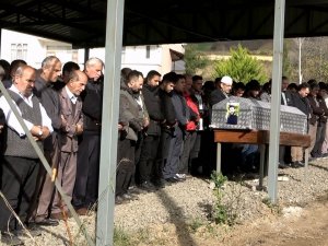 Köpeğin Patisinin Tetiğe Dokunması Sonucu Vurularak Ölen Avcı Toprağa Verildi