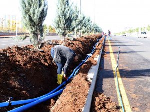 Diyarbakır’da Yeni İmar Alanlarında Refüj Ve Kavşaklar Düzenleniyor