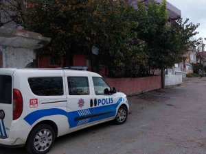 Ayakkabısını Çıkarırken Kafa Üstü Düşen Yaşlı Adam Hayatını Kaybetti