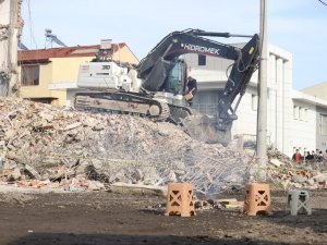 Düzce’de Yıkım Devam Ediyor