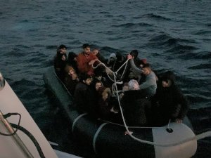 Türk Kara Sularına Geri İtilen 22 Kaçak Göçmeni Sahil Güvenlik Kurtardı