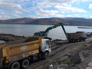 Tatvan Sahilinde 50 Bin Metreküp Dip Çamuru Temizlendi