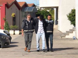 Eşine Şiddet Uygulayan Koca, Yoldan Geçen 2 Kişiden Birini Öldürdü Diğerini Yaraladı