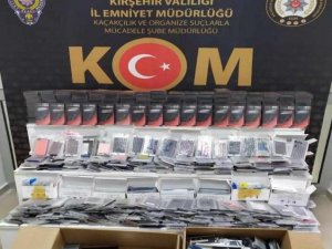 Kırşehir’de Kaçak Telefon Aksesuarı Operasyonu
