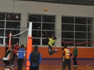 Bulanık’ta ‘Kurumlar Arası Voleybol Turnuvası’ Başladı
