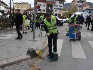 Öğrenciler Ve Protokol Atık Topladı