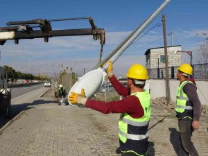 Vedaş Ekipleri, Kesintisiz Enerji Arzı İçin Havai Hatları Yer Altına Alıyor