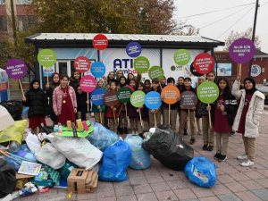 Öğrencilerden “Atık Kumbaram” Projesine Tam Destek