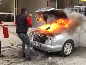 Esnafın Müdahalesi, Otomobili Tamamen Yanmaktan Kurtardı