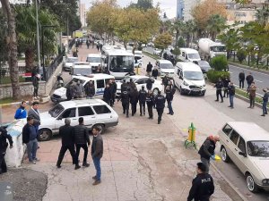 Adliye Önünde Silahlı, Baltalı Ve Bıçaklı Kavga: 4 Yaralı