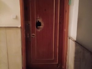 Kiracısının Kapısını Baltayla Kırdığı İddia Edilen 93 Yaşındaki Adam Hakim Karşısına Çıktı
