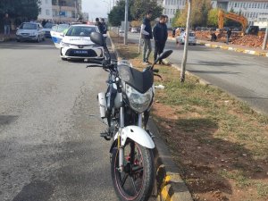 Motosiklet İle Otomobil Çarpıştı: 1 Yaralı