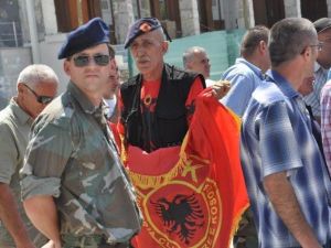 Kosova Başbakanlığın Önü Savaş Alanına Döndü